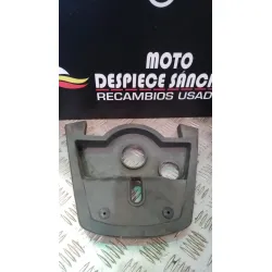 TAPA TRASERA DE PORTA CASCO...