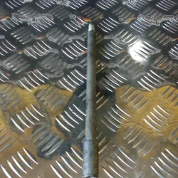 EJE RUEDA DELANTERA DERBI...