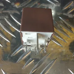 RELE DE ARRANQUE DERBI...