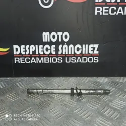 EJE DE RUEDA DELANTERA...