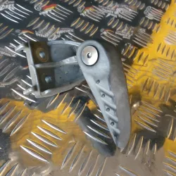 SOPORTE Y REPOSAPIE DERECHO...