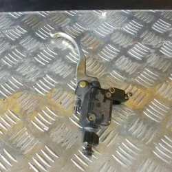 BOMBA DE FRENO DELANTERO...