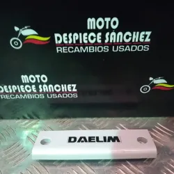 TAPA TRASERA PILOTO DAELIM...