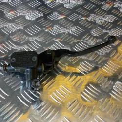 BOMBA DE FRENO DERECHA...