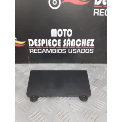 TAPA DE BATERIA KYMCO...