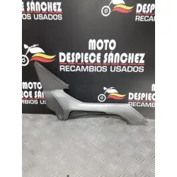 TAPA DERECHA BAJO ASIENTO...