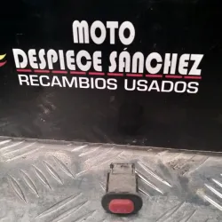 BOTÓN LUCES DE EMERGENCIA...