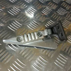 ESTRIBERA TRASERA DERECHA...