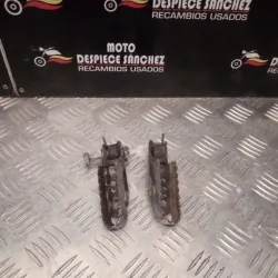 REPOSAPIES DELANTEROS RIEJU...