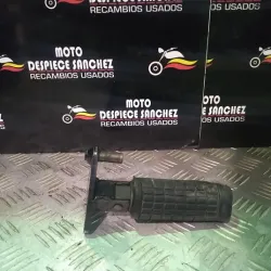 REPOSAPIE DELANTERO DERECHO...