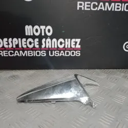 EMBELLECEDOR DERECHO DE...