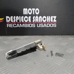 REPOSAPIE TRASERO DERECHO...