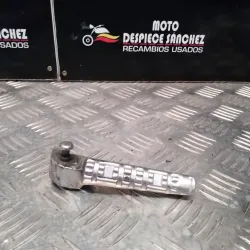 REPOSAPIE TRASERO DERRECHO...