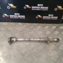 EJE DE RUEDA TRASERA SUZUKI...