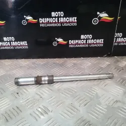 EJE DE RUEDA DELANTERA...