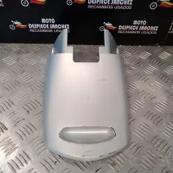 TAPA BAJO ASIENTO DERBI...