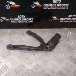 SOPORTE Y REPOSAPIE TRASERO...