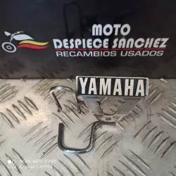 SOPORTE CON LOGOTIPO YAMAHA...