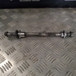 EJE DE RUEDA TRASERA YAMAHA...