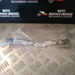 REPOSAPIES TRASEROS YAMAHA...